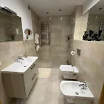 Family Friendly Flat Steps From The Zoo فروتسواف