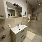 Family Friendly Flat Steps From The Zoo فروتسواف