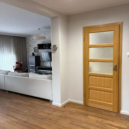 Family Friendly Flat Steps From The Zoo 아파트 브로츠와프