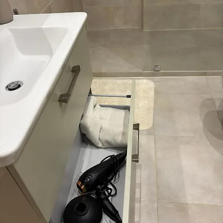 Family Friendly Flat Steps From The Zoo * 브로츠와프