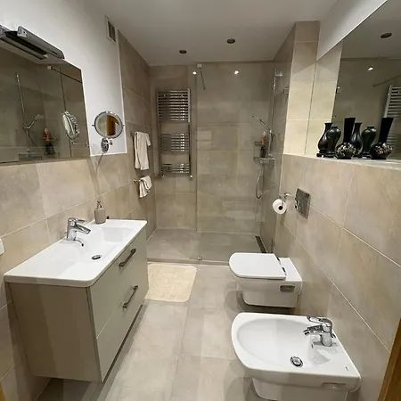 Family Friendly Flat Steps From The Zoo 브로츠와프