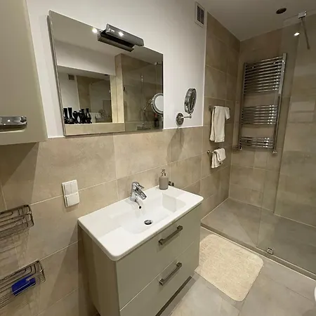 Family Friendly Flat Steps From The Zoo 브로츠와프