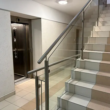 Family Friendly Flat Steps From The Zoo Vratislav